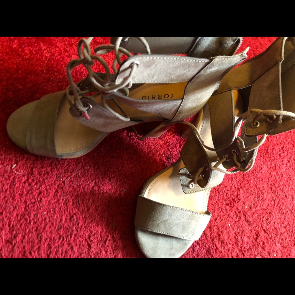 8W sandal w/heel